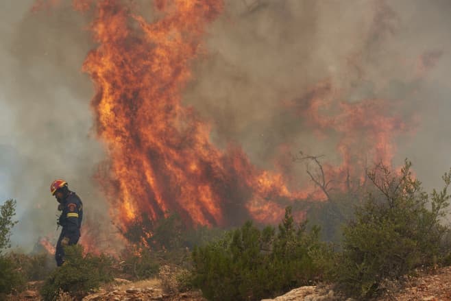 Incendii masive de vegetație: Grecia cere ajutorul UE