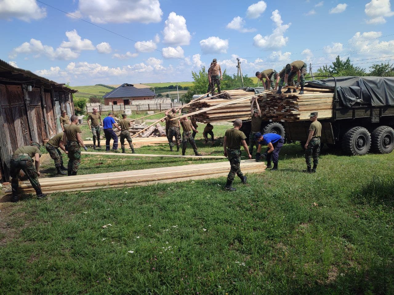 Ajutoarele continuă să ajungă în localitățile afectate de intemperii/FOTO