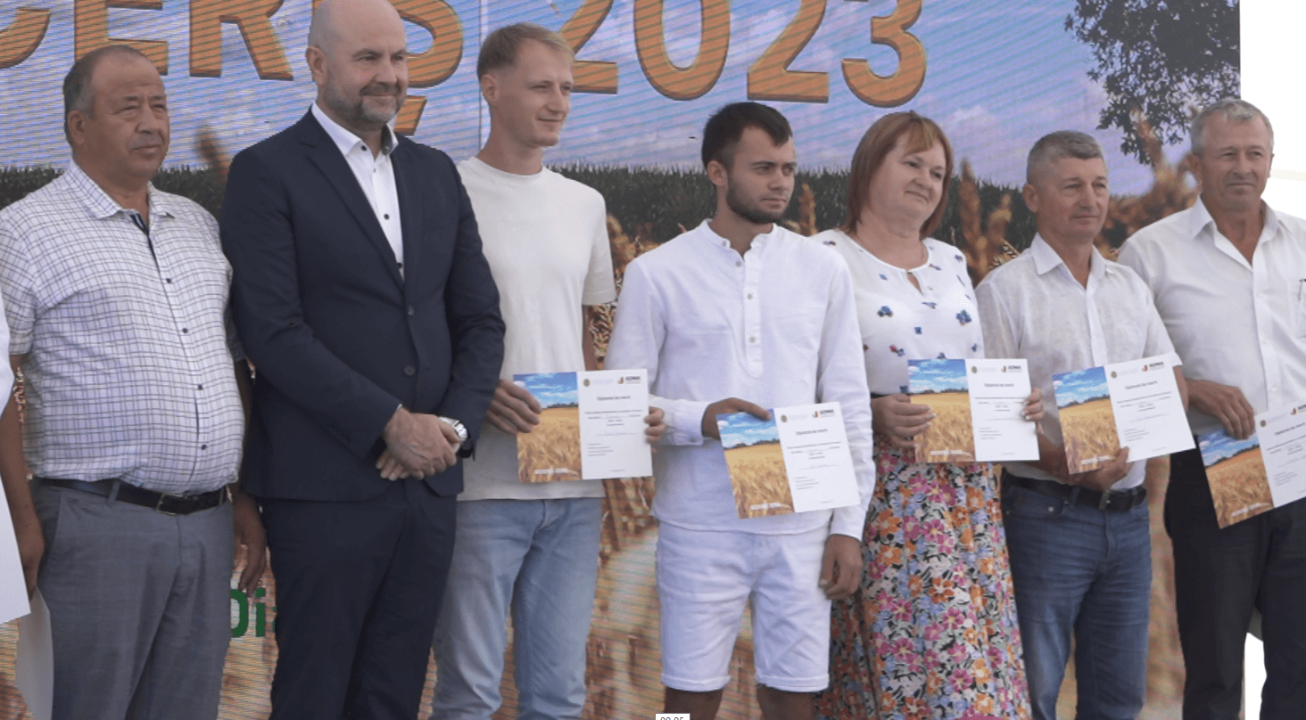 Diplome pentru agricultorii cu cea mai bogată roadă