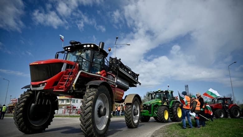 Fermierii bulgari protestează și au blocat vămile