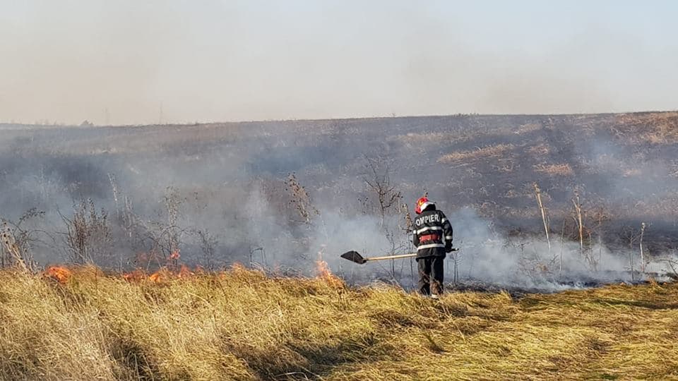 Pericol de incendii în Moldova. Meteorologii au emis Cod Galben