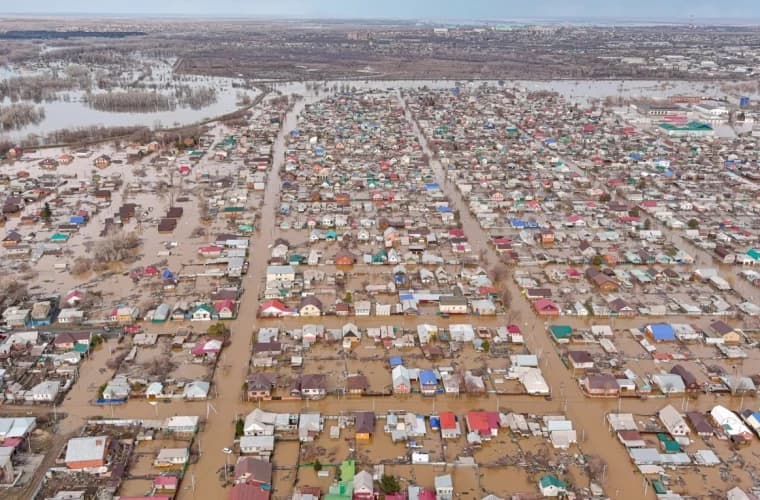 Inundațiile din regiunea Orenburg, Rusia au provocat evacuarea a mii de persoane în urma prăbușirii unui baraj