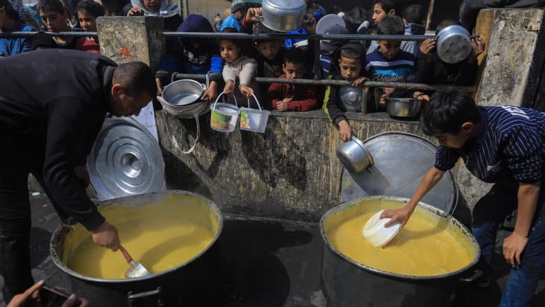 Oamenii din Fâșia Gaza se luptă pentru „o bucățică de pâine”