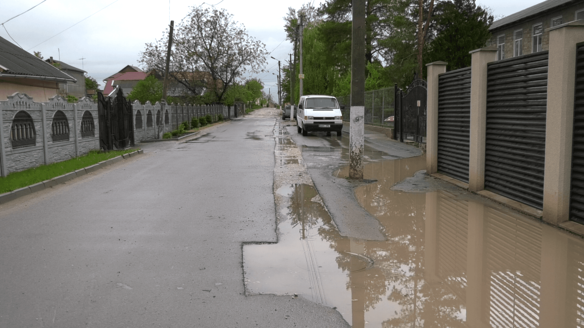 Un pod construit recent le dă bătăi de cap locuitorilor din Căușeni