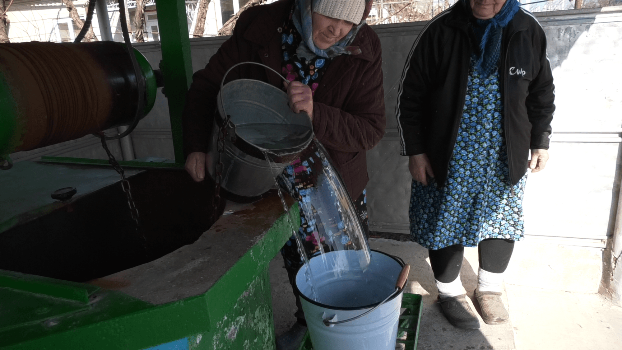 Locuitorii din Tocuz se plâng de calitatea proastă a apei