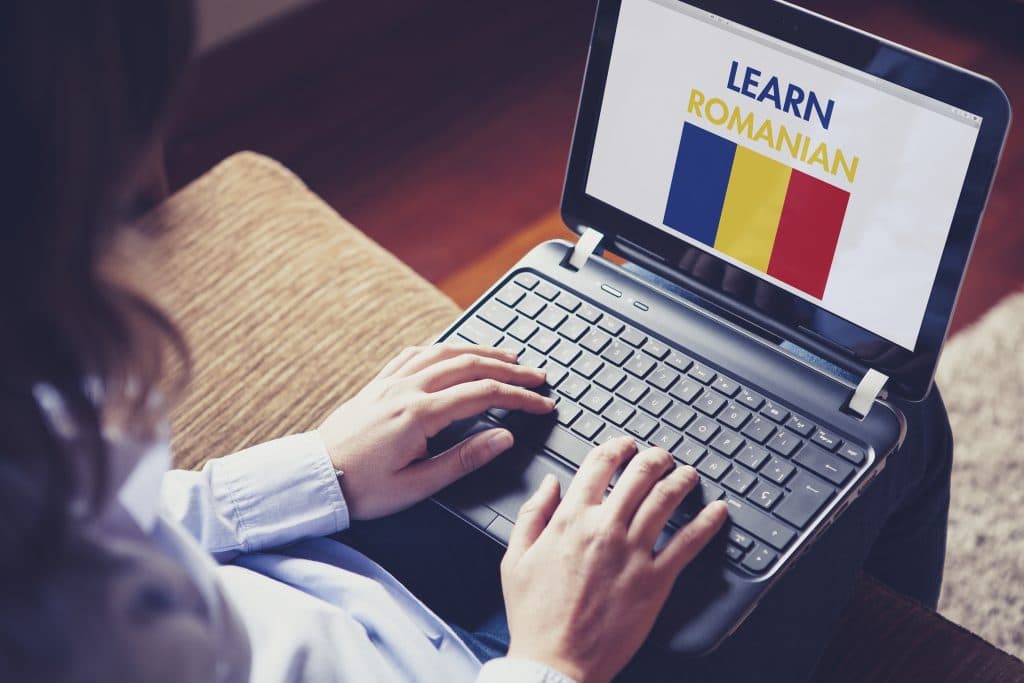 5.000 de persoane din cele peste 12.000 care s-au înscris la Programul național de limba română au început deja cursurile