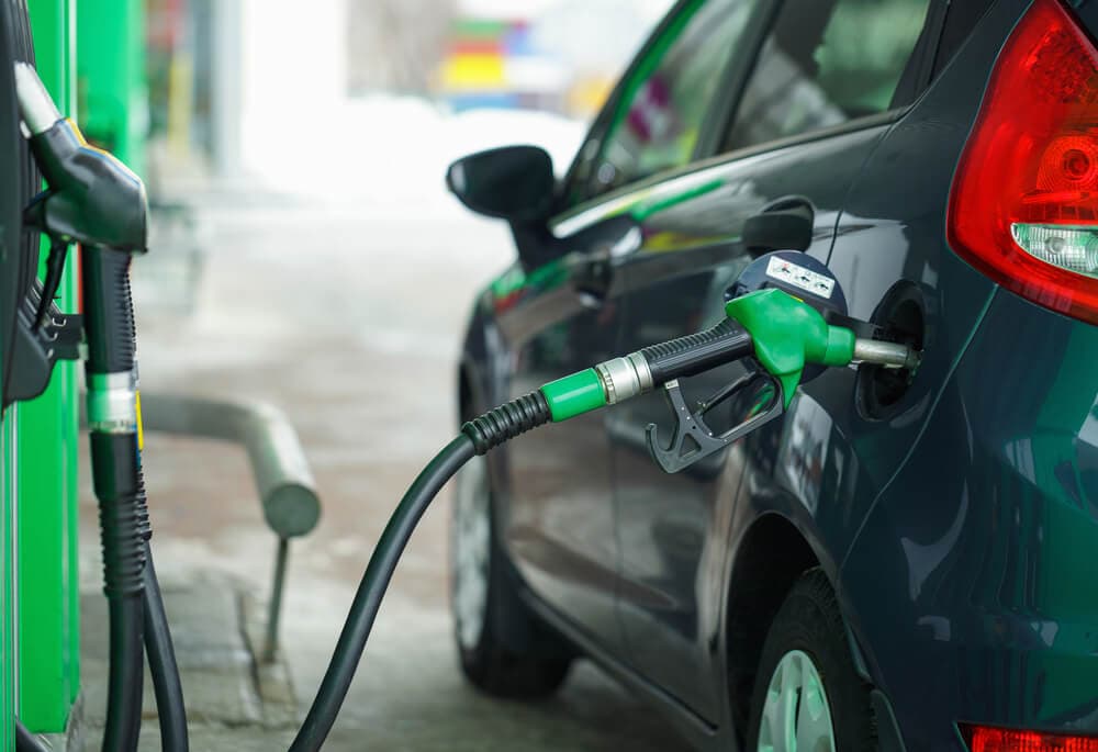 Motorina se scumpește de mâine. Benzina, în continuare mai ieftină