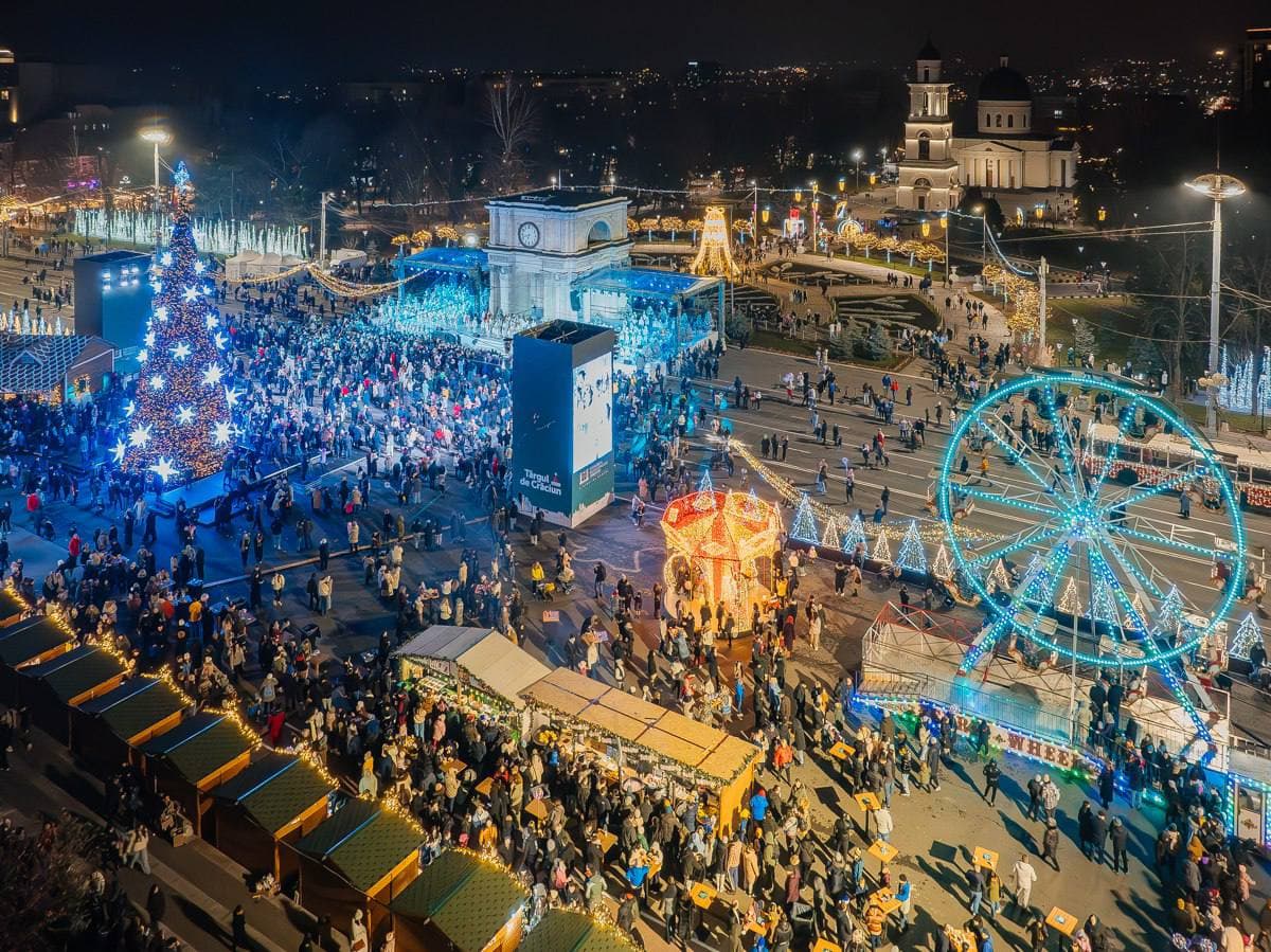 Pomul de Crăciun și Târgul de Sărbători au fost inaugurate în centrul Chișinăului