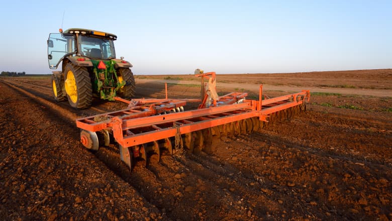Noi reguli pentru administrarea terenurilor agricole și speciale