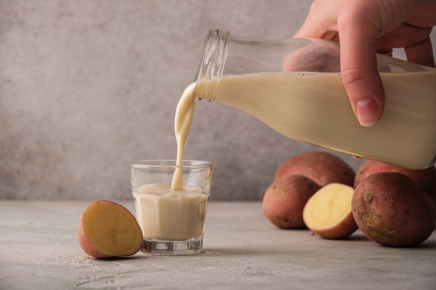Laptele de cartofi, noul trend vegan care câștigă rapid popularitate în Europa