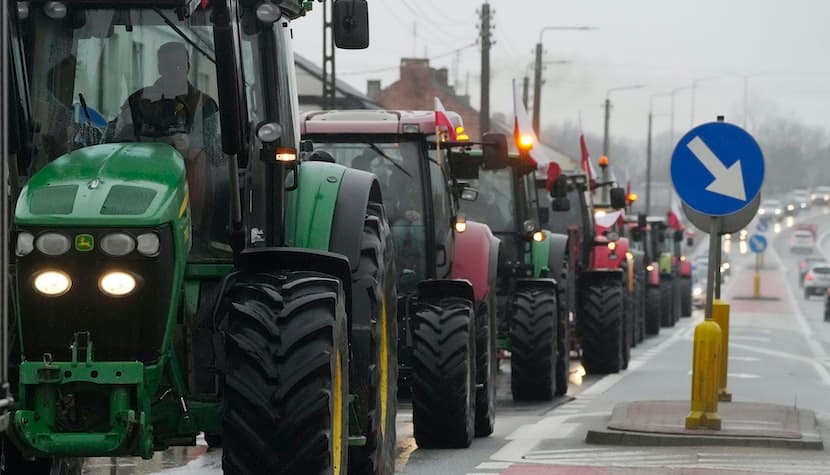 Nemulțumiți de politica agricolă UE, fermierii polonezi blochează din nou vama cu Ucraina