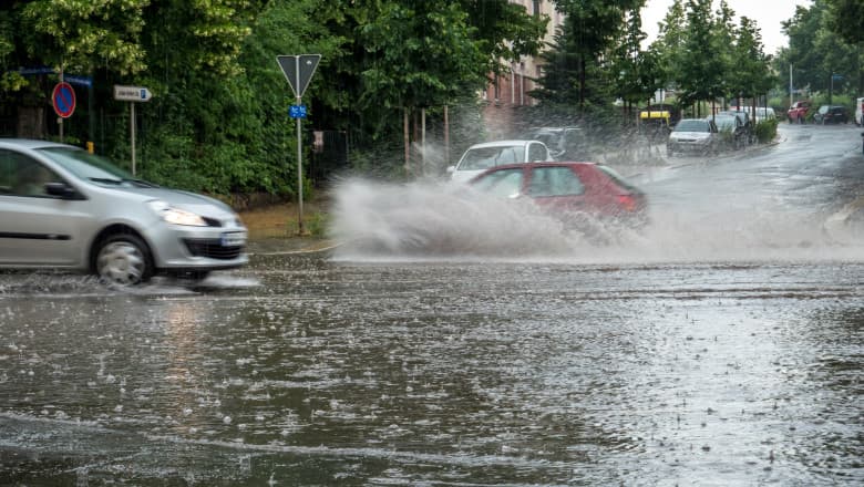 Ploi în toată țara și cod galben de inundații: instabilitate atmosferică pe 27 mai