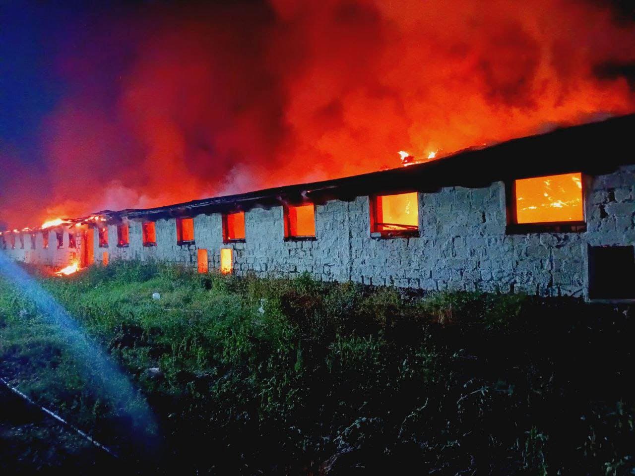 Sute de animale au fost salvate de pompieri dintr-un incendiu izbucnit în raionul Rîșcani