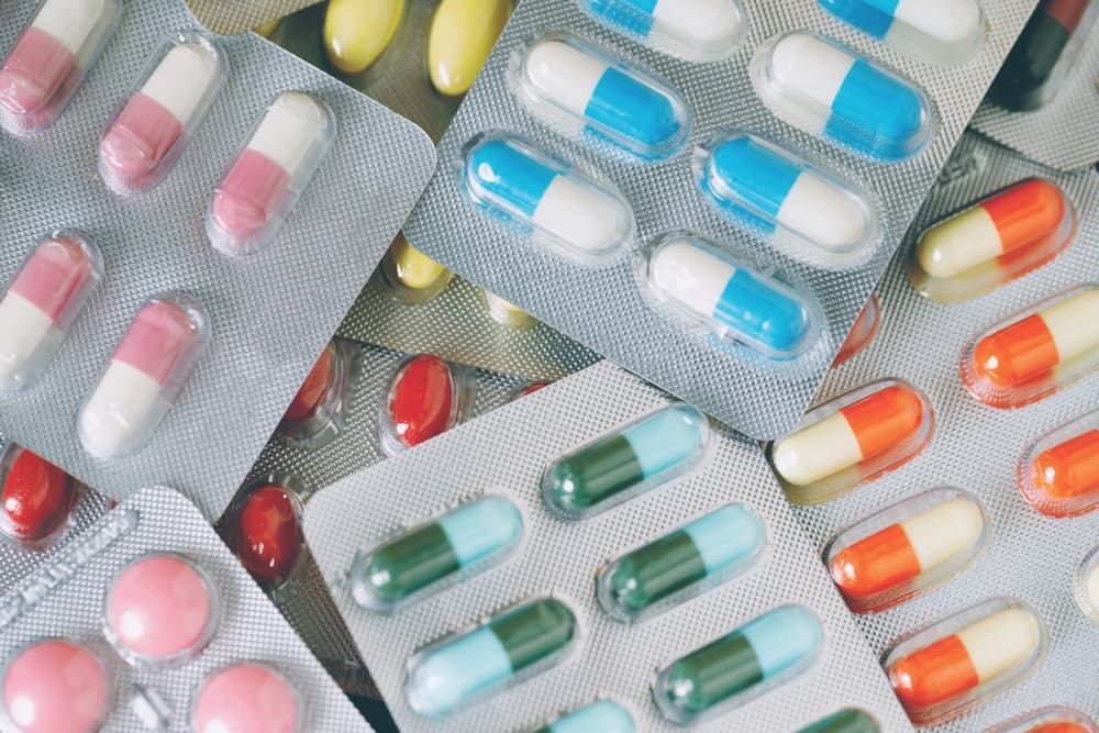 Antibioticele, între tratament și abuz: experții avertizează asupra riscului rezistenței antimicrobiene