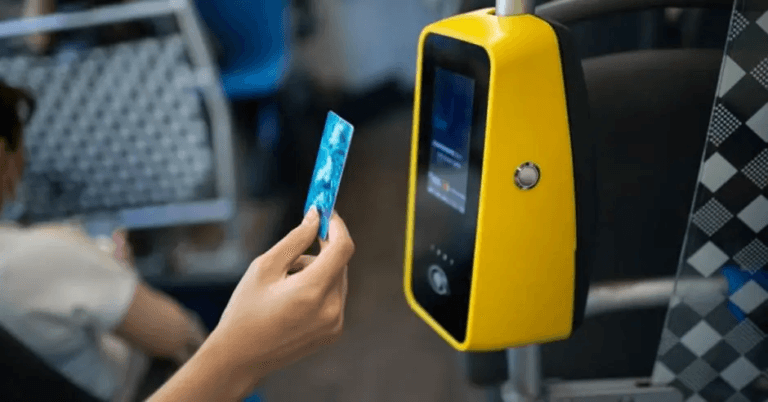 Transportul interurban și feroviar din Republica Moldova devine digital: bilete online și plăți rapide