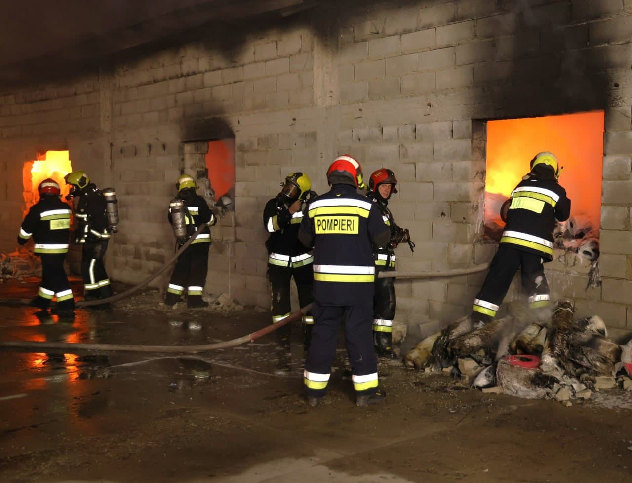 Incendiul de proporții la un depozit de materiale de construcție de pe șoseaua Muncești din Capitală