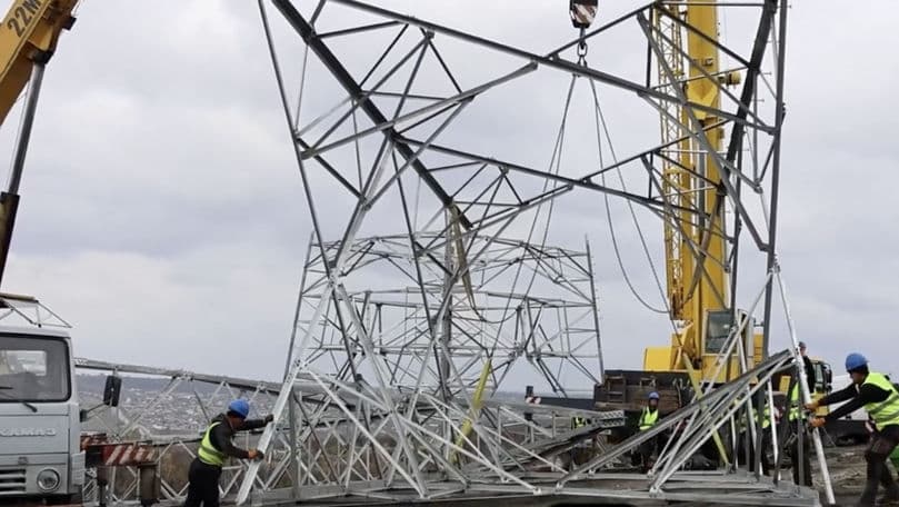 Linia electrică Vulcănești–Chișinău, aproape finalizată: Se montează ultimul pilon