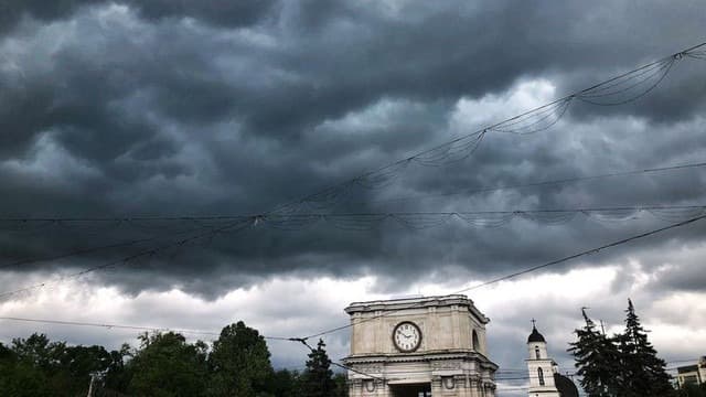 Prognoza meteo pentru 4 decembrie: Cer noros, iar pe alocuri va ploua