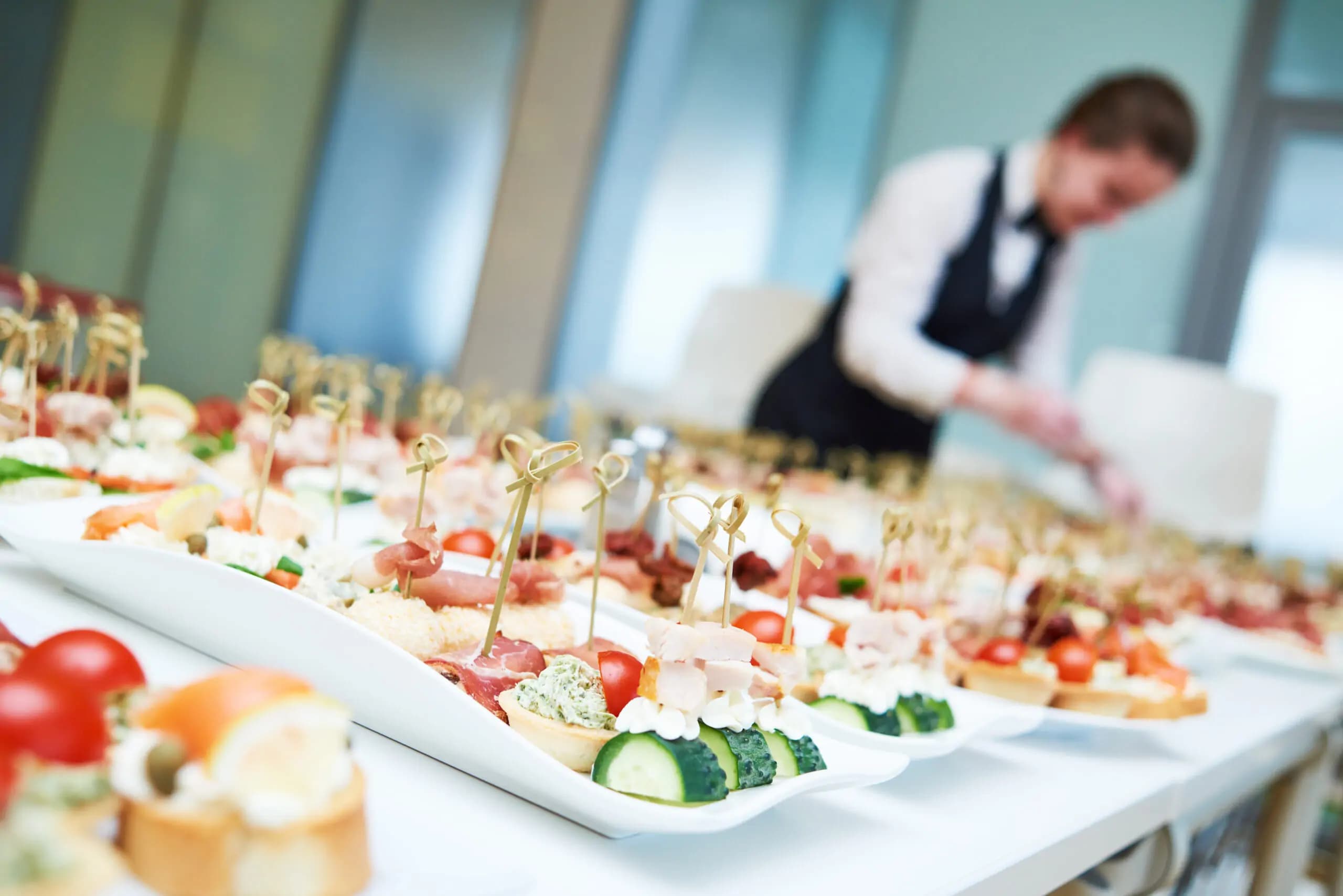 Ce trebuie să verifice consumatorii când aleg un serviciu de catering