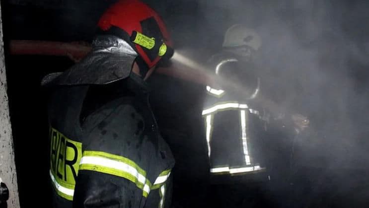 O femeie din capitală a ars în propriul apartament. Incendiul ar fi izbucnit din cauza imprudenței în timpul fumatului