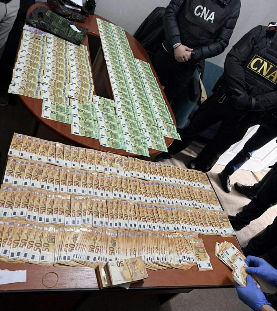 Mită de 40.000 de euro pentru eliberarea unui condamnat