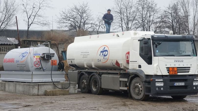 Prețul petrolului depășește 100 dolari pe baril, piețele în alertă