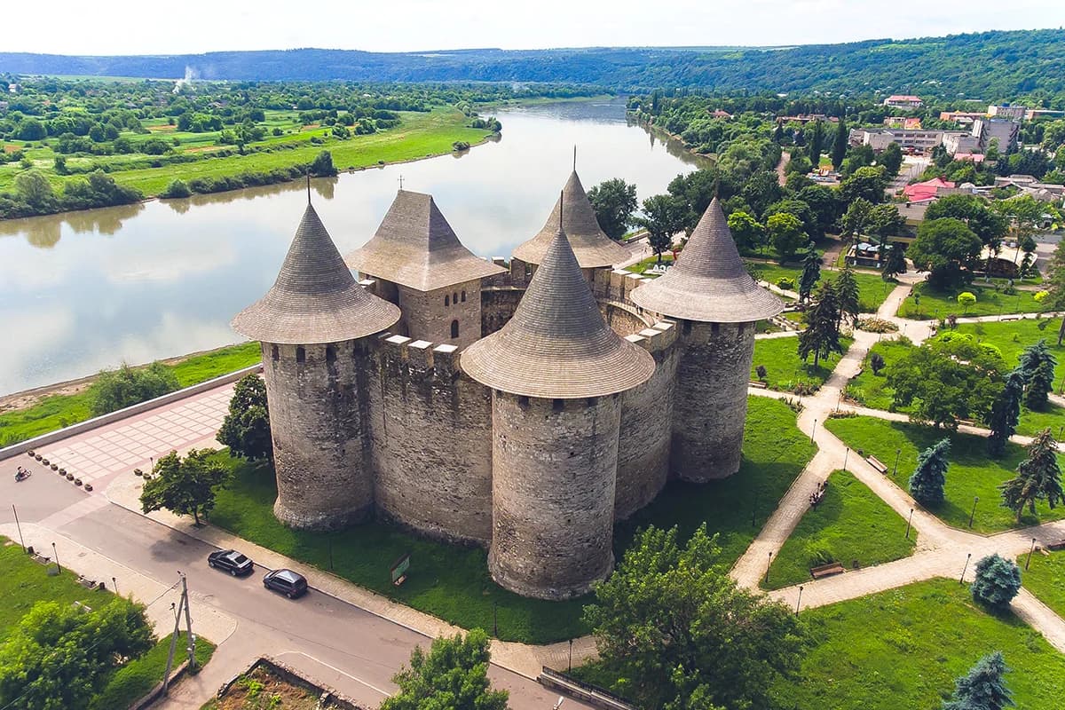 Cetatea Soroca își redeschide sezonul turistic cu o hologramă 3D a lui Ștefan cel Mare