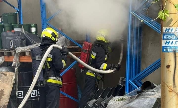 Incendiul de pe Lunca Bîcului, lichidat după aproape 24 de ore