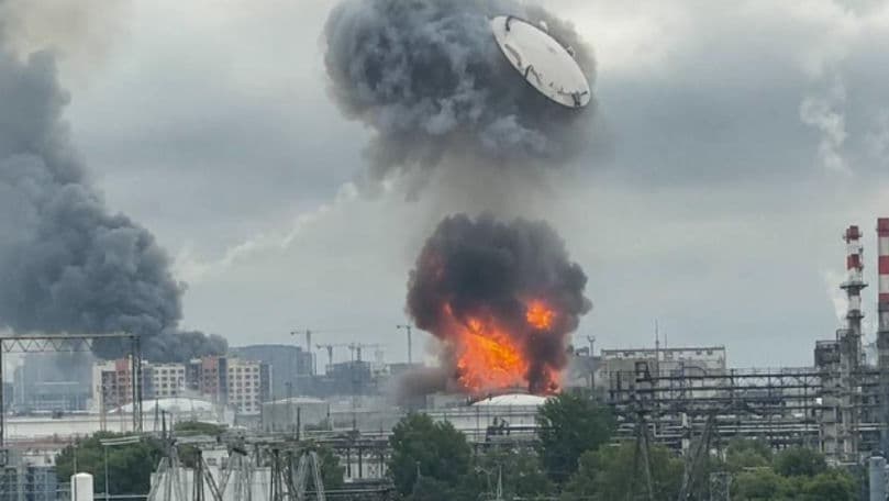 Ucraina a atacat din nou rafinăria din Moscova. Incendii și pagube în mai multe regiuni ale Rusiei