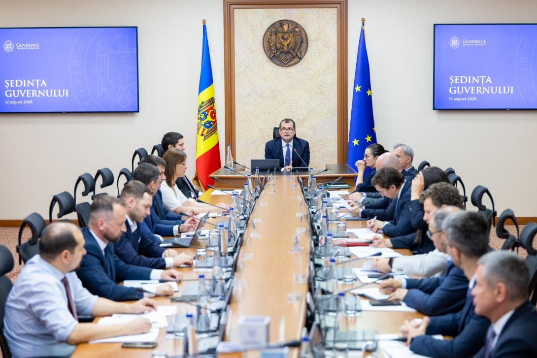 Premierul cere reducerea deplasărilor de serviciu ale funcționarilor