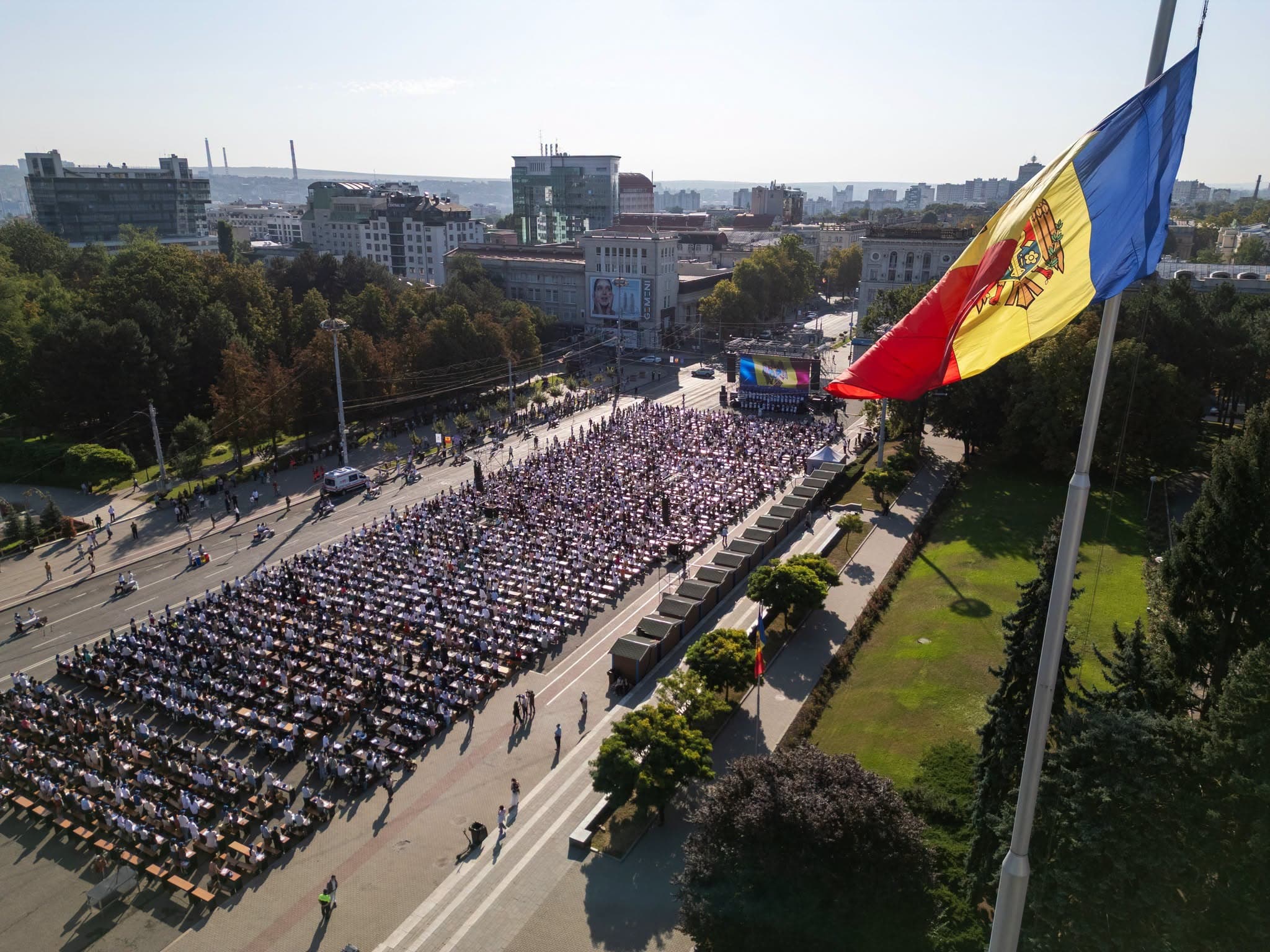 Peste 2.500 de persoane au participat la Marea Dictare Națională de Ziua Limbii Române