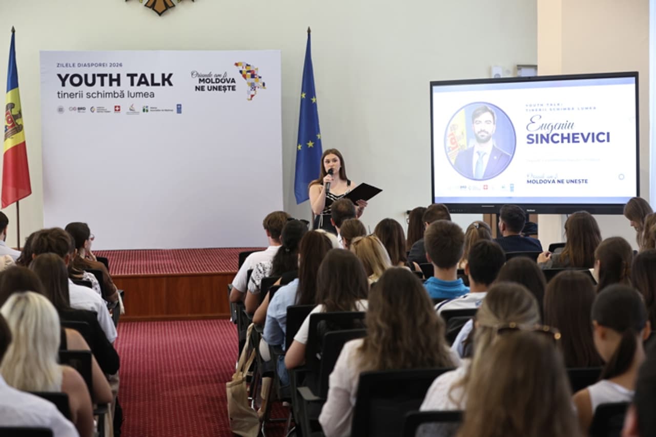 Evenimentul „Youth Talk: Tinerii schimbă lumea” a reunit tineri la Guvern
