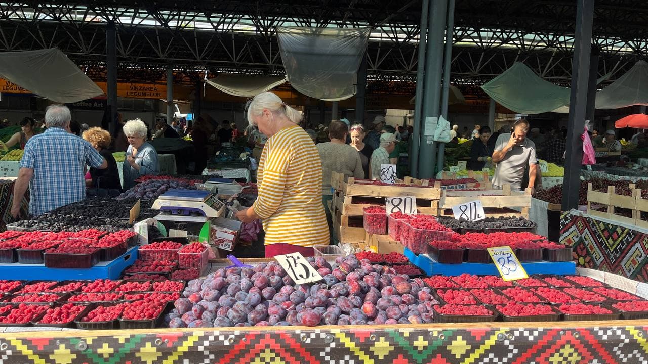 Compot, dulceață sau congelare: cum folosesc moldovenii fructele de sezon