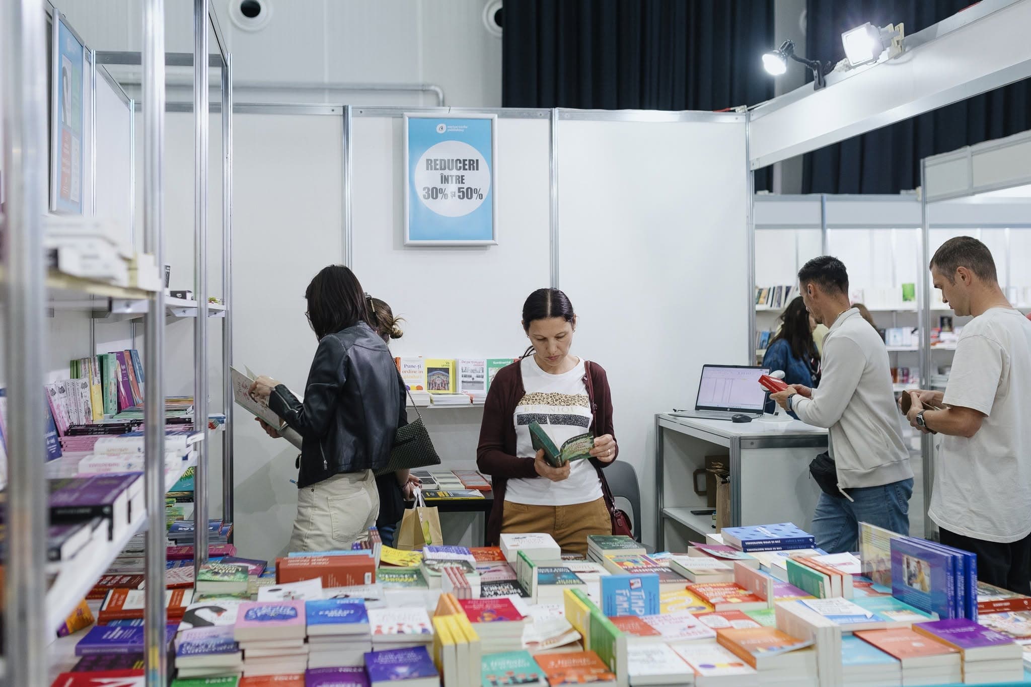 Bookfest a revenit la Chișinău cu peste 30 de mii de cărți, reduceri și întâlniri cu scriitori