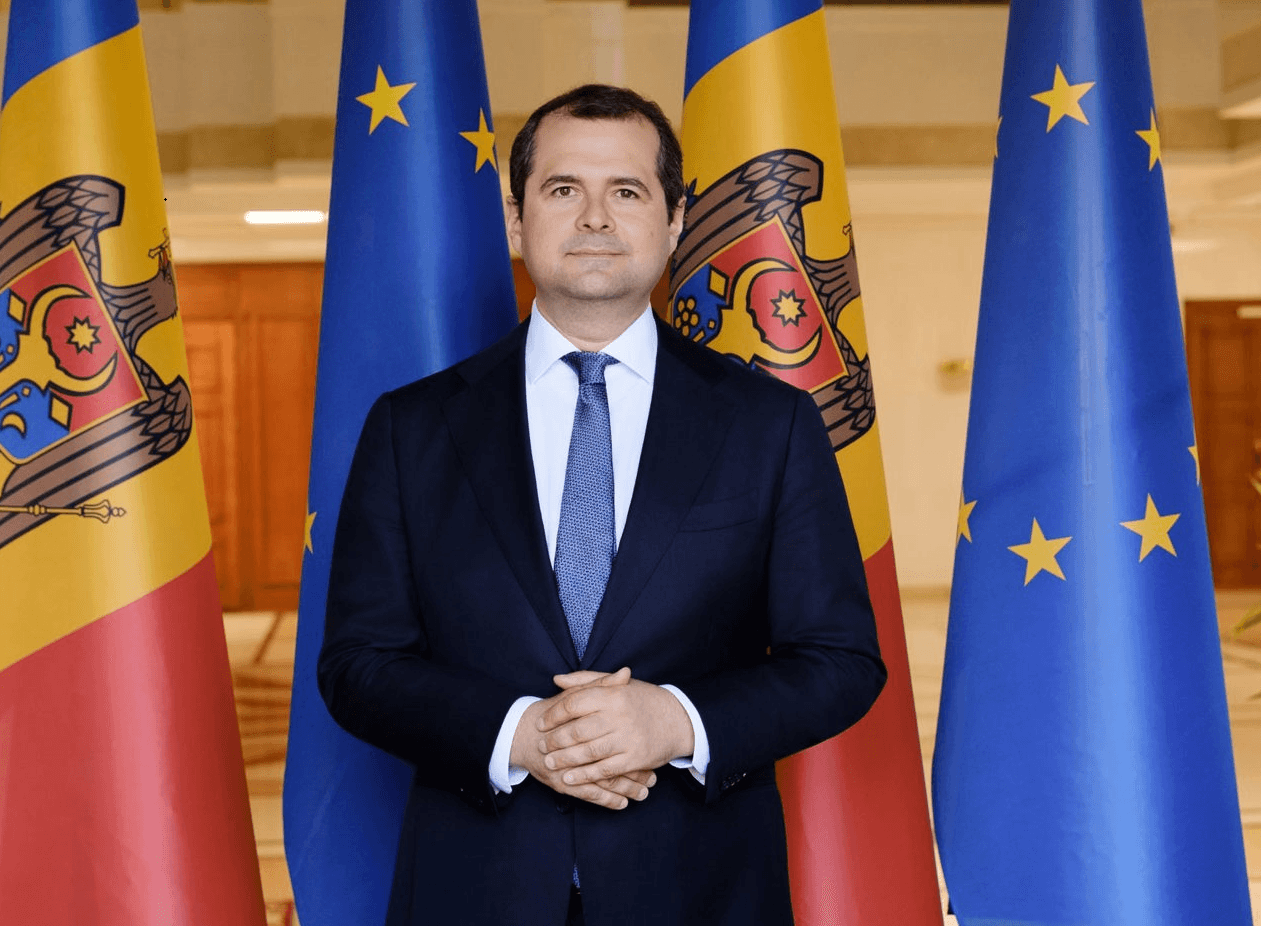 Mai puțini angajați în sectorul public