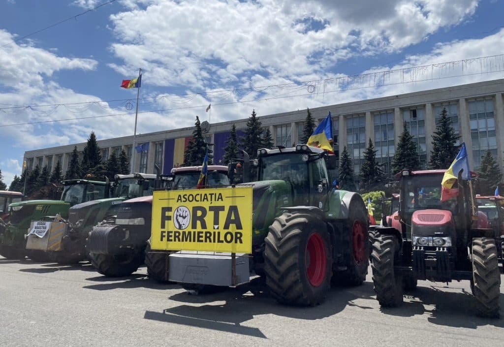 Fermierii se opun TVA-ului de 12 % și amenință cu noi proteste