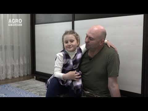 Crescută de la vârsta de nouă luni de bunei