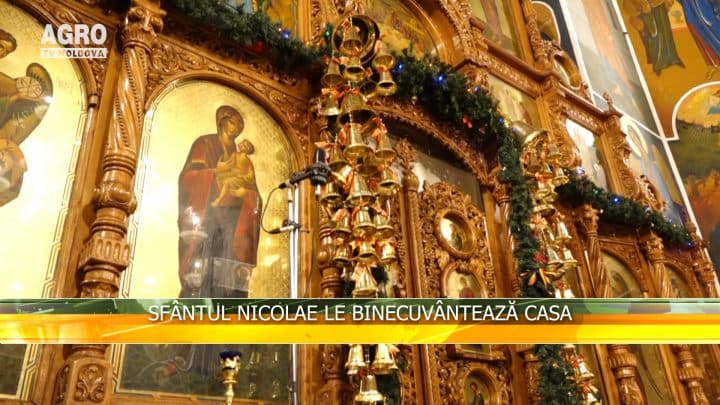 Sfântul Nicolae le binecuvântează casa