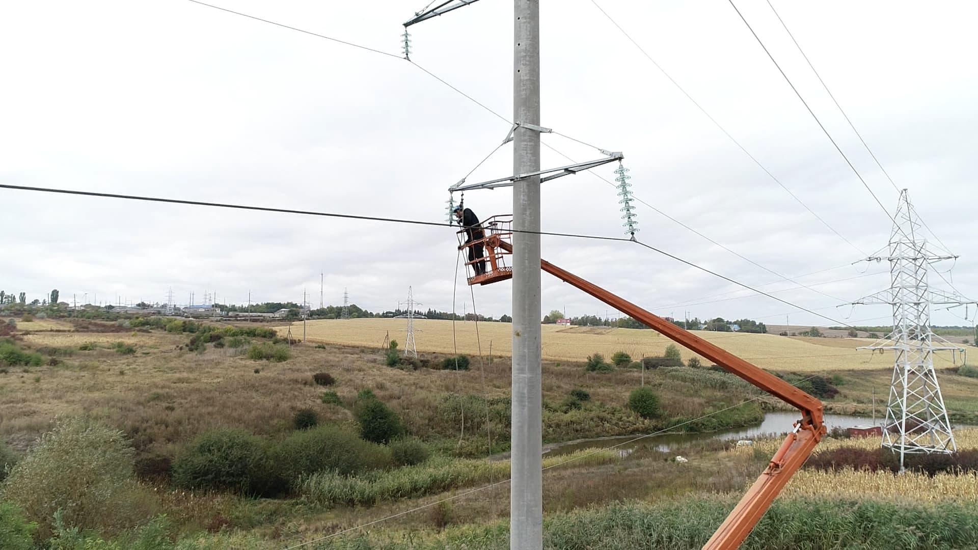ANRE a redus prețul la energia electrică