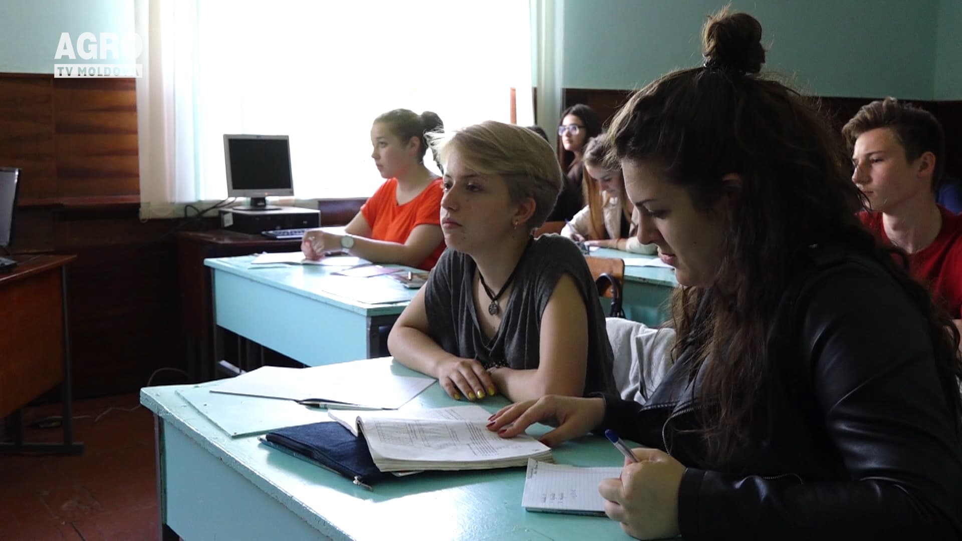 Indemnizații pentru elevii și studenții fără părinți