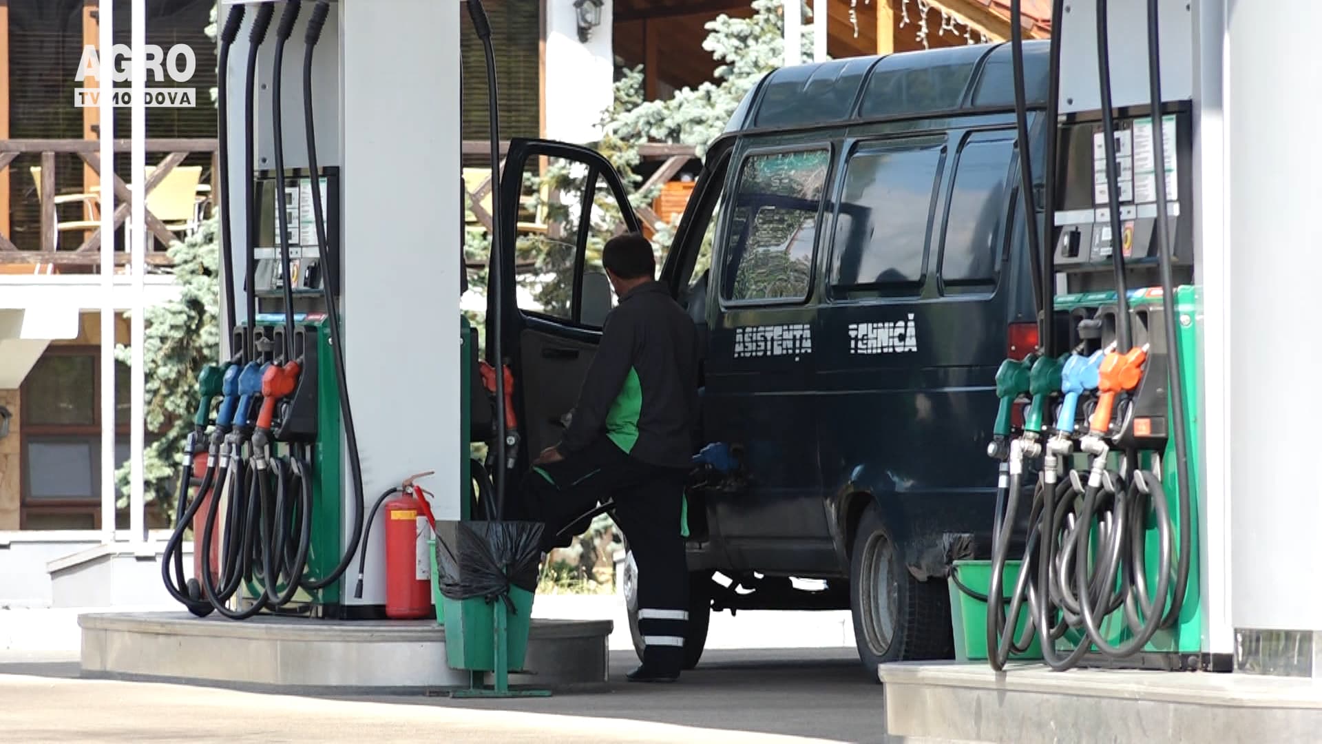 Prețurile la carburanți au scăzut din nou