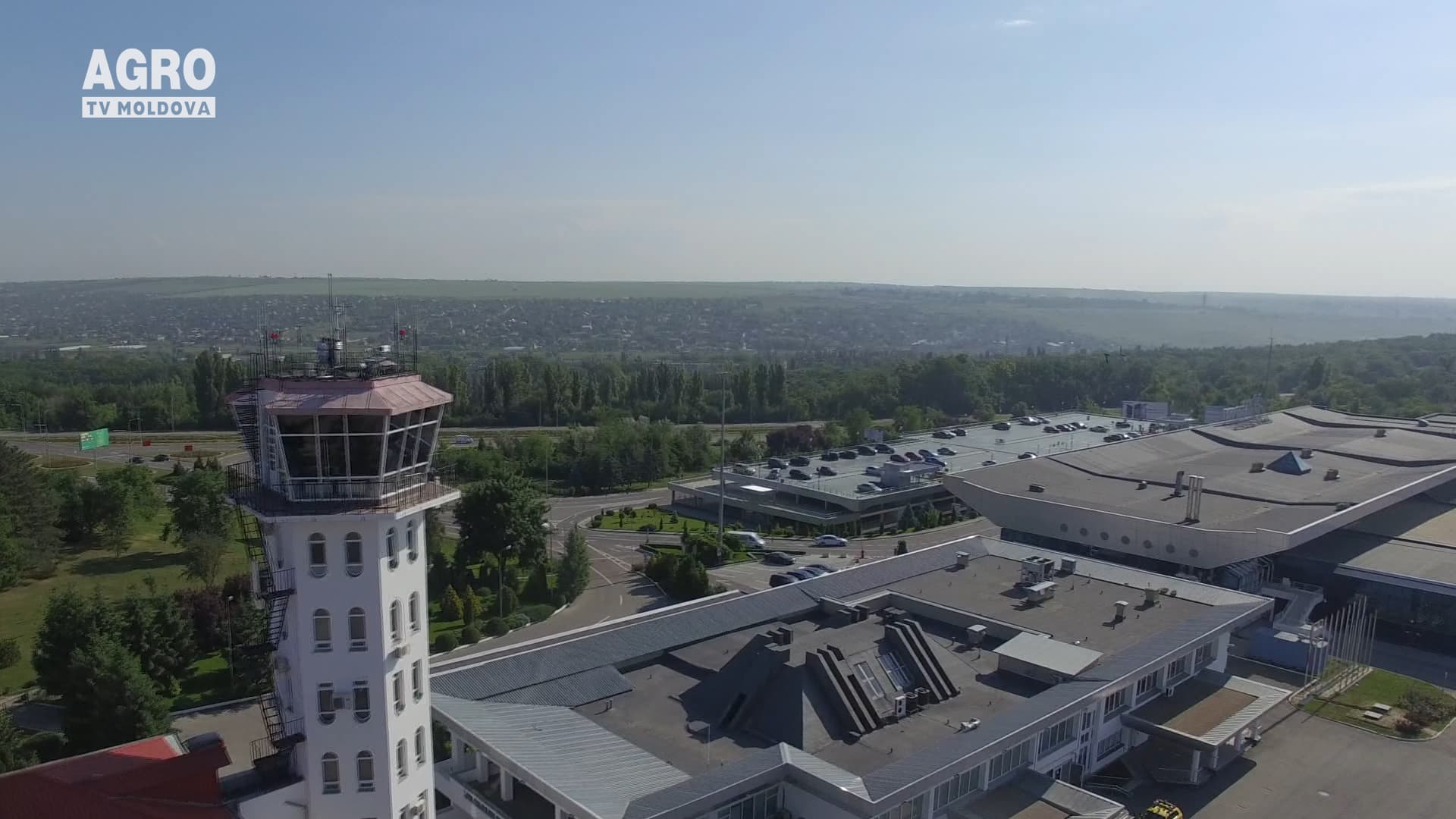 Zborurile regulate de pasageri rămân suspendate