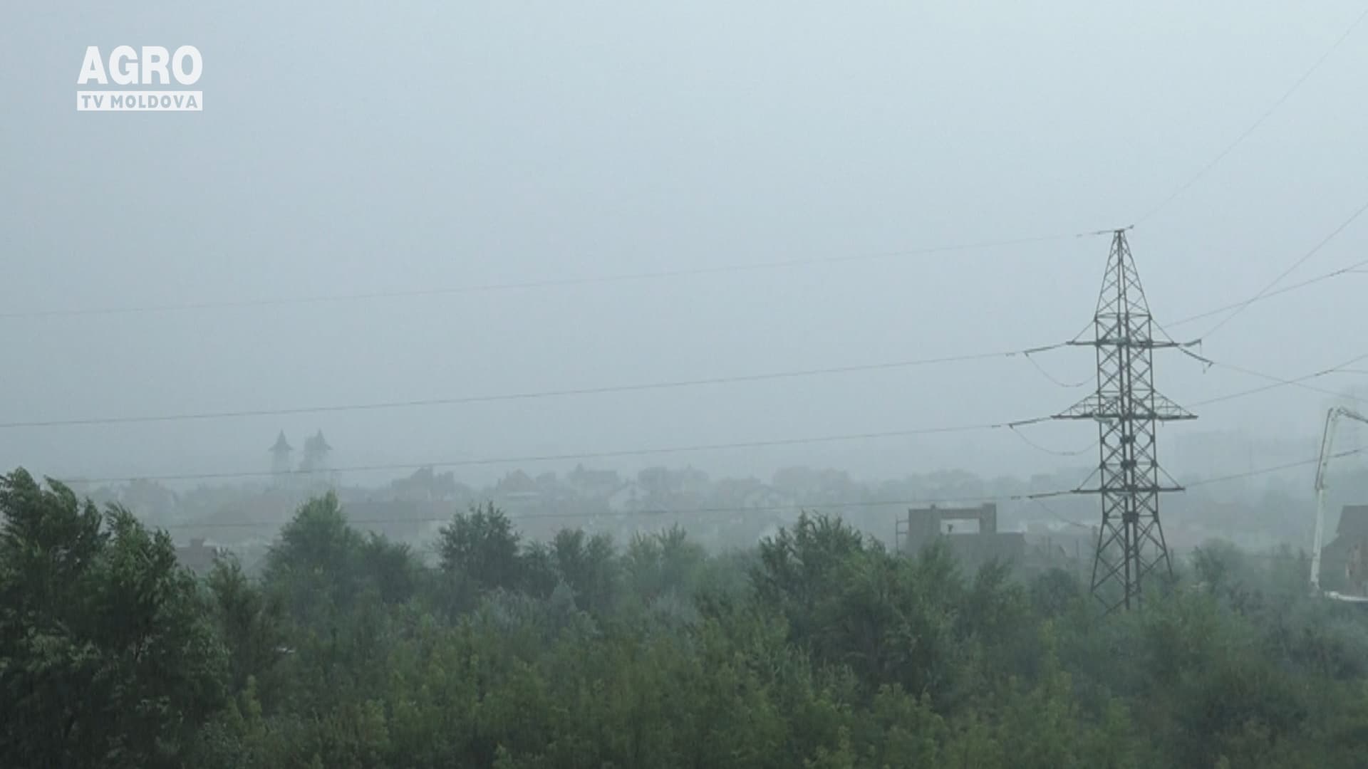 Vara începe cu ploi