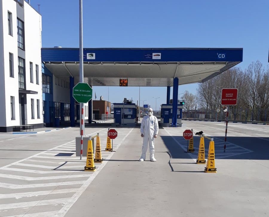 Autoizolare, dar nu pentru toți