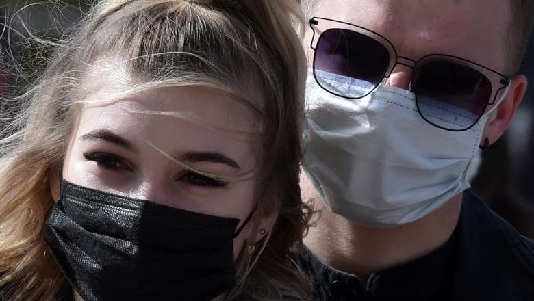 OMS: Tinerii asimptomatici pot răspândi virusul