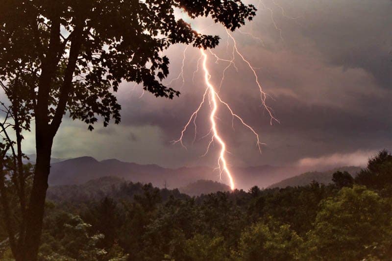 Ploi abundente și vânt puternic, prognozează meteorologii