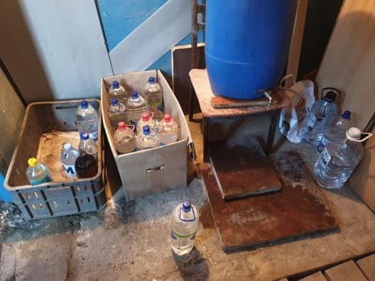 Afacere cu alcool contrafăcut, deconspirată