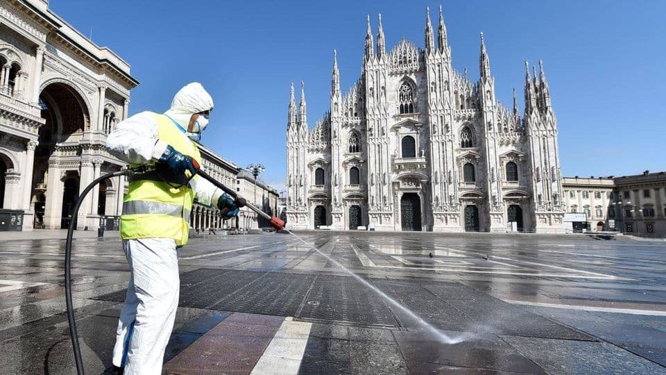Italia: Măștile medicinale devin obligatorii și în aer liber
