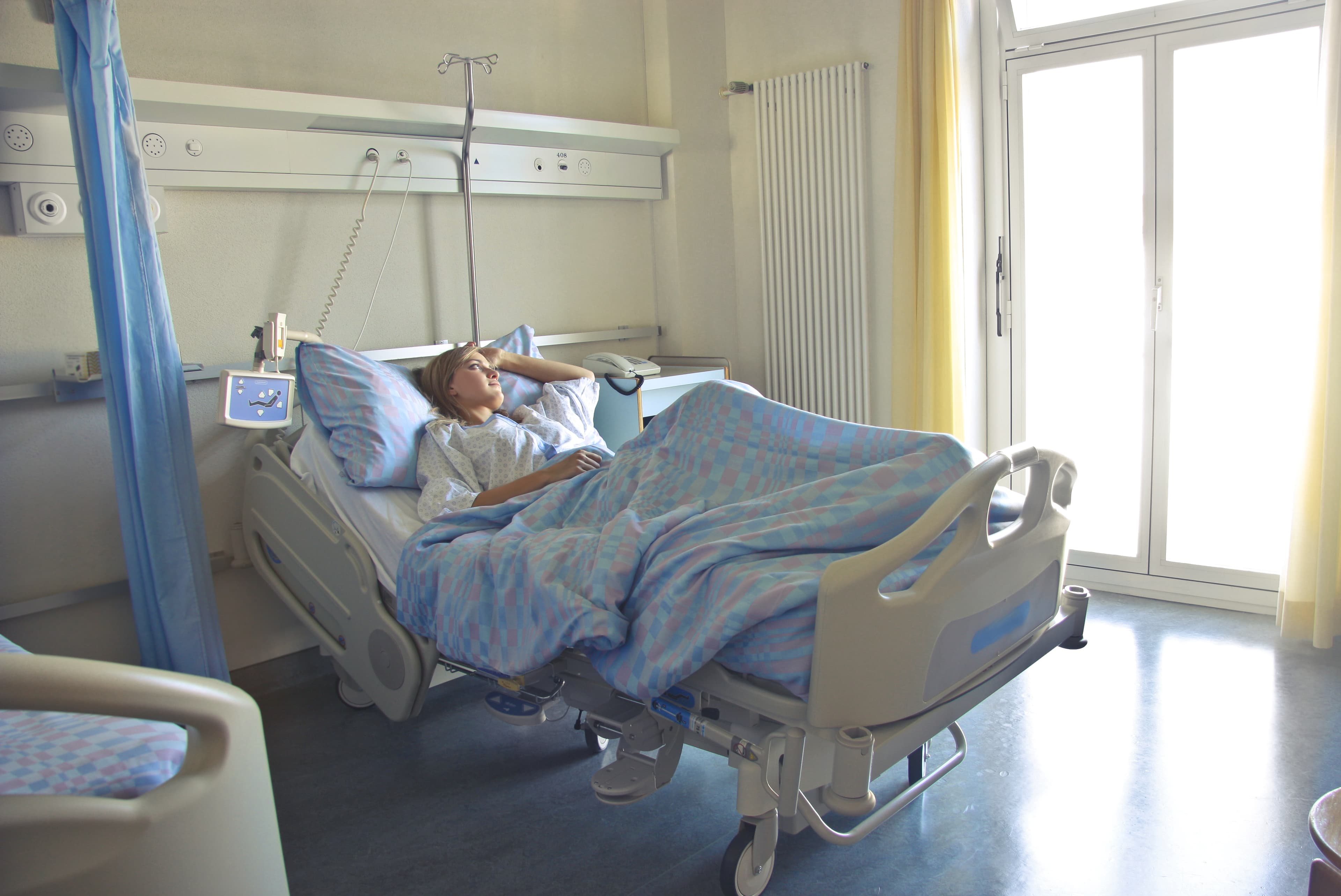 Pacienții spitalizați cu COVID-19, pot avea simptome continue, luni de zile