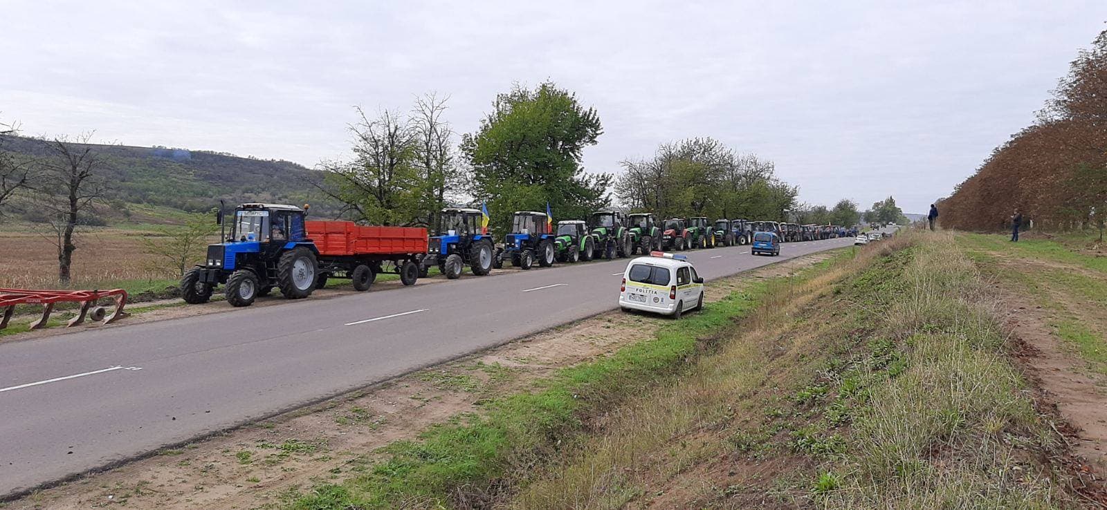 Agricultorii continuă protestele